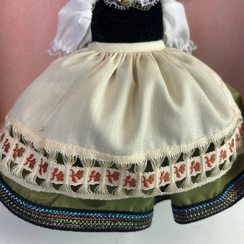 Vintage Madame Alexander “Italy” Collector Doll 553 in Box